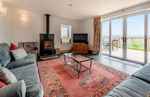 Llanybydder Cottage | 4 bedroom accommodation in Llanwenog, near Llanybydder