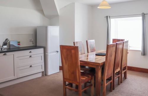 Dinas Dinlle Apartment | 4 bedroom accommodation in Caernarfon