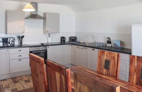 Dinas Dinlle Apartment | 4 bedroom accommodation in Caernarfon