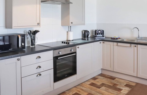 Dinas Dinlle Apartment | 4 bedroom accommodation in Caernarfon