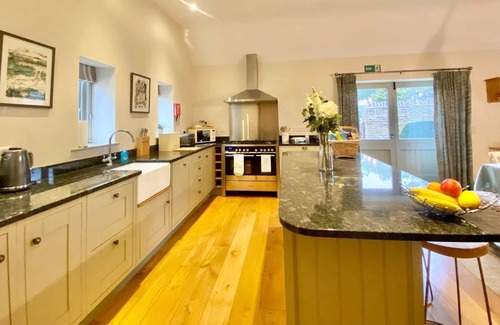 Dyrham Cottage | 4 bedroom accommodation in Doynton, near Bath