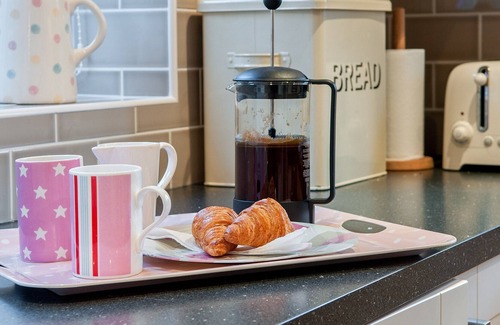 Cirencester Cottage | 4 bedroom accommodation in Somerford Keynes, near Cirencester