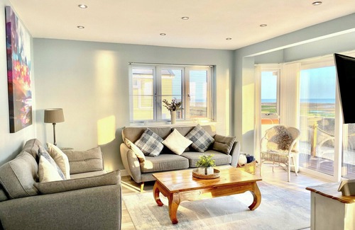 Colchester Cottage | 4 bedroom accommodation in Point Clear, near Clacton-on-Sea