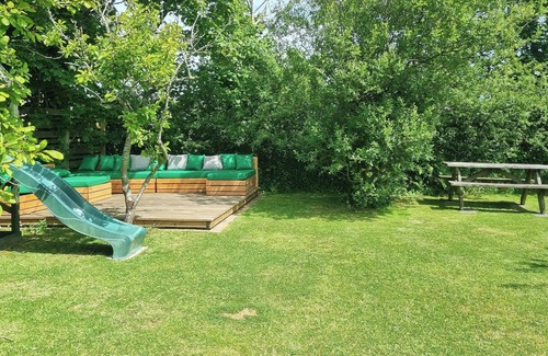 Garn Fadryn Cottage | 4 bedroom accommodation in Llangwnadl, near Pwllheli