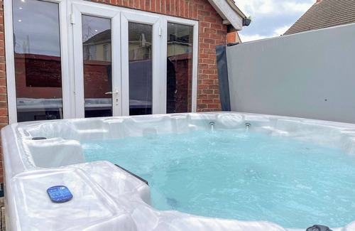 Sutton-on-Sea Cottage | 4 bedroom accommodation in Sutton-on-Sea, Mablethorpe