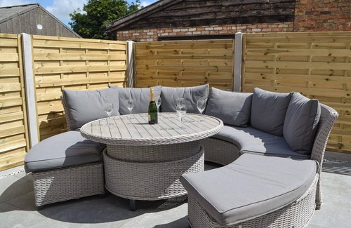Driffield Cottage | 4 bedroom accommodation in Skerne, near Driffield