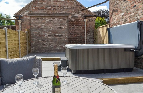 Driffield Cottage | 4 bedroom accommodation in Skerne, near Driffield