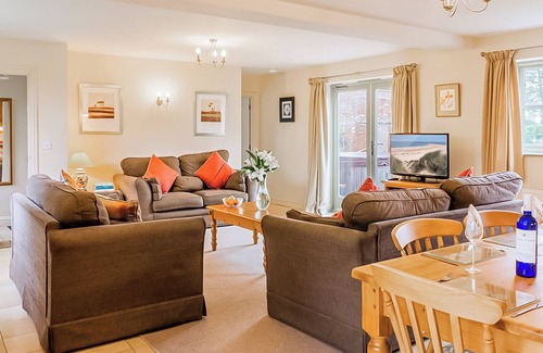 Irstead Cottage | 4 bedroom accommodation in Rollesby, near Winterton-on-Sea