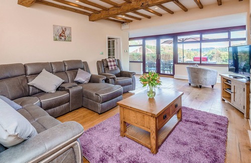 Newtown Cottage | 4 bedroom accommodation in Bwlch-y-ffridd, near Newtown