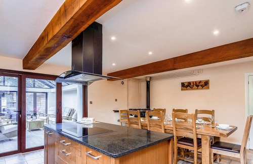 Newtown Cottage | 4 bedroom accommodation in Bwlch-y-ffridd, near Newtown