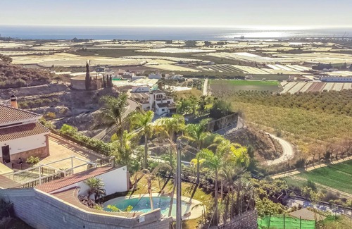 Motril House | 4 bedroom accommodation in MOTRIL