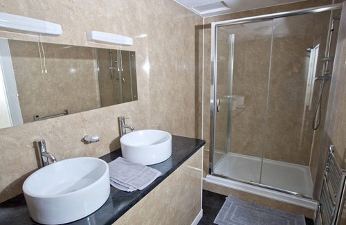 Amroth Apartment | 4 bedroom accommodation in Amroth