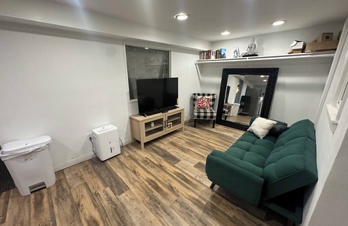 Bridgeport Apartment | 4-bedroom apartment in delightful Bridgeport with AC