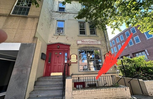 Bridgeport Apartment | 4-bedroom apartment in delightful Bridgeport with AC