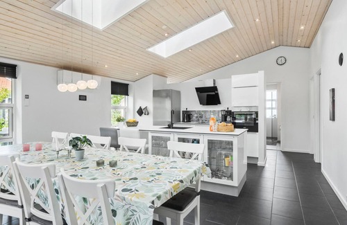 Marielyst House | 4 bedroom beautiful home in Væggerløse
