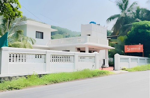 Alibaug House | 4-bedroom bungalow in fabulous Alibag with AC, WiFi, swimming pool and parking