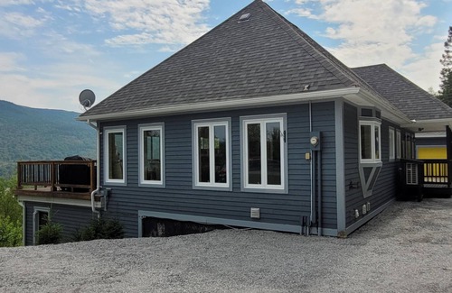 Humber Valley Ski Chalet | 4 Bedroom Lake View Chalet in the Exclusive Humber Valley Resort