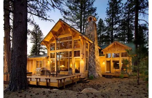 Truckee Cabin | 4 bedroom Cabin with Jacuzzi on the deck
