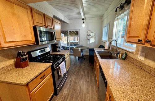 Lower Kingsbury House | 4 Bedroom close to downtown (SL195)