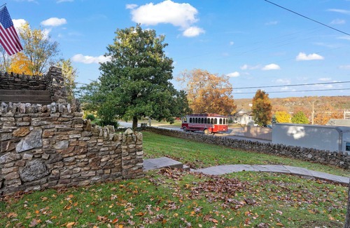 Downtown Branson House | 4 bedroom close to The Branson Landing! Hot tub!