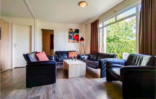 Heinkenszand House | 4 Bedroom Cozy Home In Heinkenszand