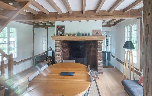 Epaignes House | 4 Bedroom Cozy Home In Épaignes