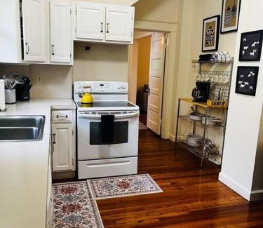 Lyon Park Villa | 4 Bedroom DC's Best Location with Parking, Walk to Clarendon Metro, Shopping and Nightlife!