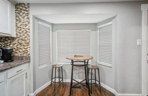 Fairpark House | 4 Bedroom + Den, Family Friendly, 5 mins to City!