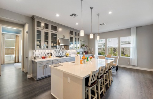 Elk Grove House | 4-bedroom Elegant 4039sq ft Designer Home Near Casino 19min fr Sacramento
