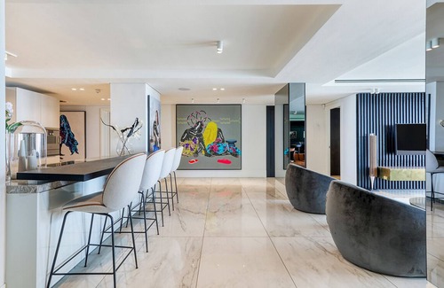 Victoria and Alfred Waterfront Villa | 4 bedroom en suite - Aurum Presidential with a drive. Prestigious streetn