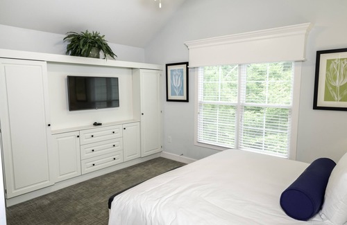 Lackey House | 4 bedroom Estate close to Busch Gardens