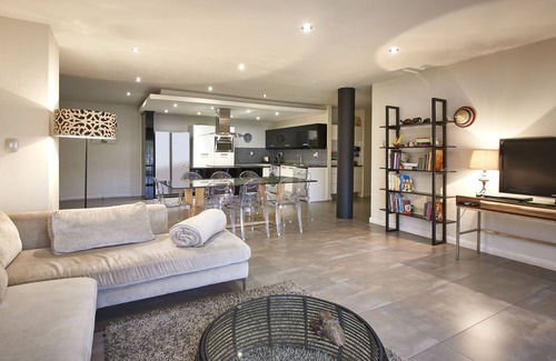 Greater Johannesburg Metropolitan Area Apartment | 4 Bedroom Executive Apartment with three king and 1 twin bed in Sandton CBD