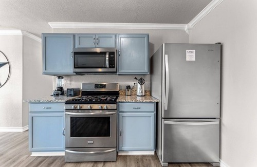 West San Antonio House | 4 Bedroom Family Oasis - 5 Mins to SeaWorld - Sleeps 12 - RiverWalk - King Suite