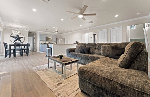 West San Antonio House | 4 Bedroom Family Oasis - 5 Mins to SeaWorld - Sleeps 12 - RiverWalk - King Suite