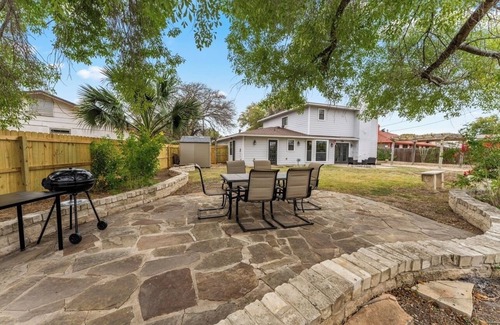 West San Antonio House | 4 Bedroom Family Oasis - 5 Mins to SeaWorld - Sleeps 12 - RiverWalk - King Suite