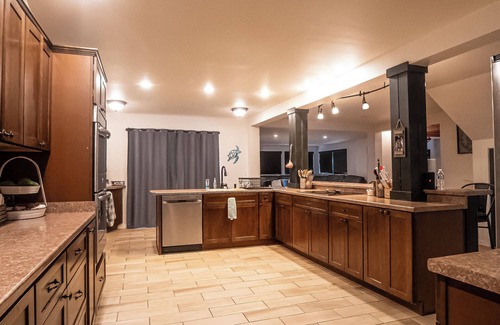 Smith River Other | 4-bedroom farmhouse in beautiful Smith River with heated in-door pool