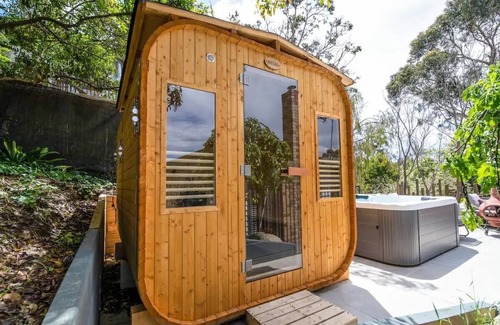 Healesville House | 4 Bedroom fun house - spa, sauna, fire pits & more