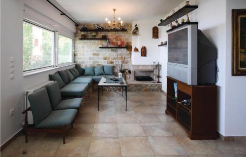 Lavreotiki House | 4 Bedroom Gorgeous Home In Keratea