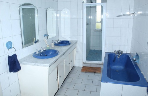 Greater Johannesburg Metropolitan Area House | 4 Bedroom Greek House in Observatory