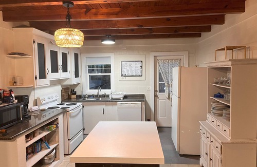 Windy Hill House | 4-bedroom house in Nth Myrtle with amazing front porch & plenty of Boat Parking!