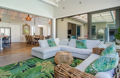 Paarl House | 4 Bedroom home in Boschenmeer Golf Estate