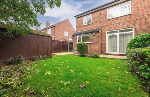Northenden House | 4 bedroom Home in Northenden by City SuperHost