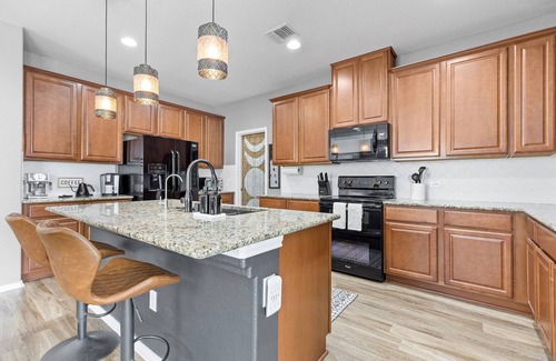 Hutto House | 4-bedroom Home in Round Rock -Smart TVs in every room -Pet-friendly!