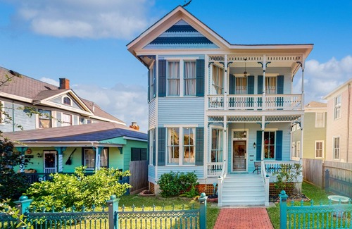 Galveston House | 4-bedroom home with pool, in the heart of Galveston’s East End Historic district