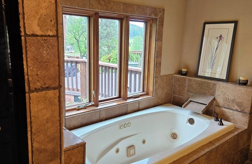 Sturgis House | 4-bedroom house 7 min. from Sturgis