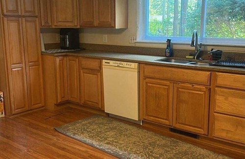 Midland House | 4-bedroom house close to all midland has to offer can sleep up to 11 guests.