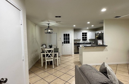 Tyler House | 4-bedroom house fenced in backyard in Flint/Tyler with WiFi, AC. Enjoy your stay