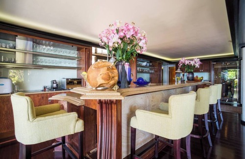 Hout Bay House | 4-bedroom house in beautiful Llandudno, CapeTown GLORIOUS VIEWS OF THE ATLANTIC