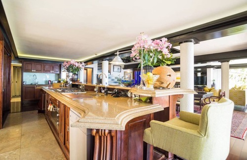 Hout Bay House | 4-bedroom house in beautiful Llandudno, CapeTown GLORIOUS VIEWS OF THE ATLANTIC