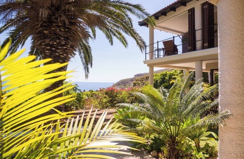 Hout Bay House | 4-bedroom house in beautiful Llandudno, CapeTown GLORIOUS VIEWS OF THE ATLANTIC